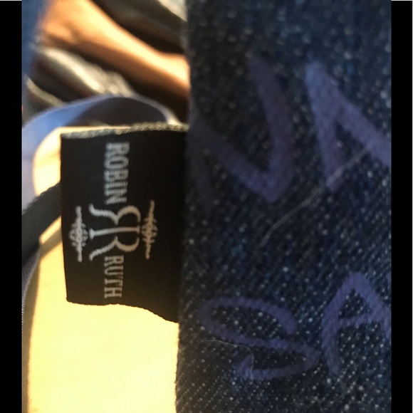 Savannah, GA adjustable crossbody travel purse with 2 zippers by Robin Ruth - Picture 3 of 4